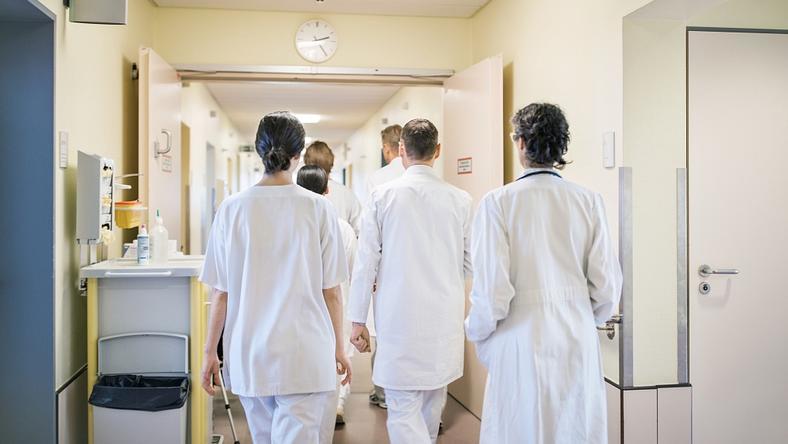 高端医疗市场专题报告:个性化、便捷化、深度化